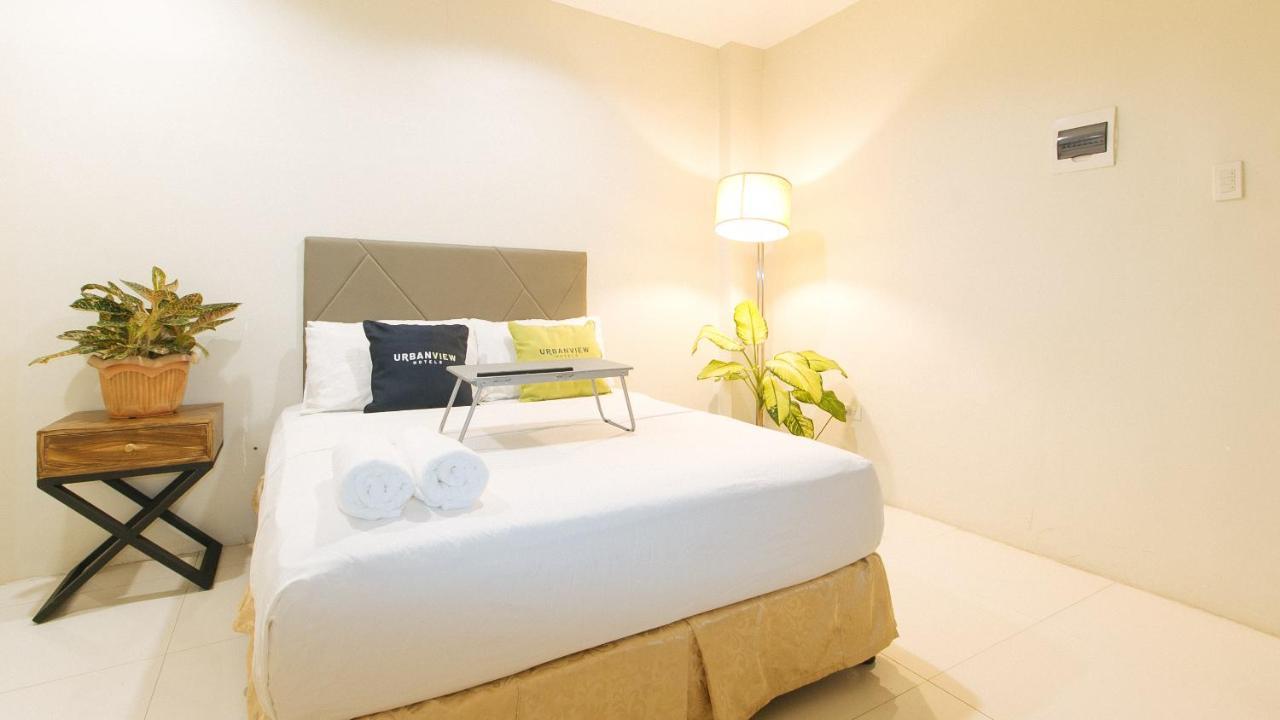 Urbanview At Lacson Street Bacolod City By Reddoorz Bagian luar foto