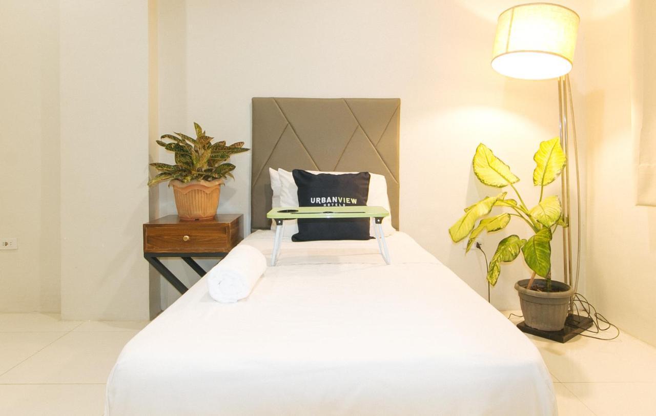 Urbanview At Lacson Street Bacolod City By Reddoorz Bagian luar foto