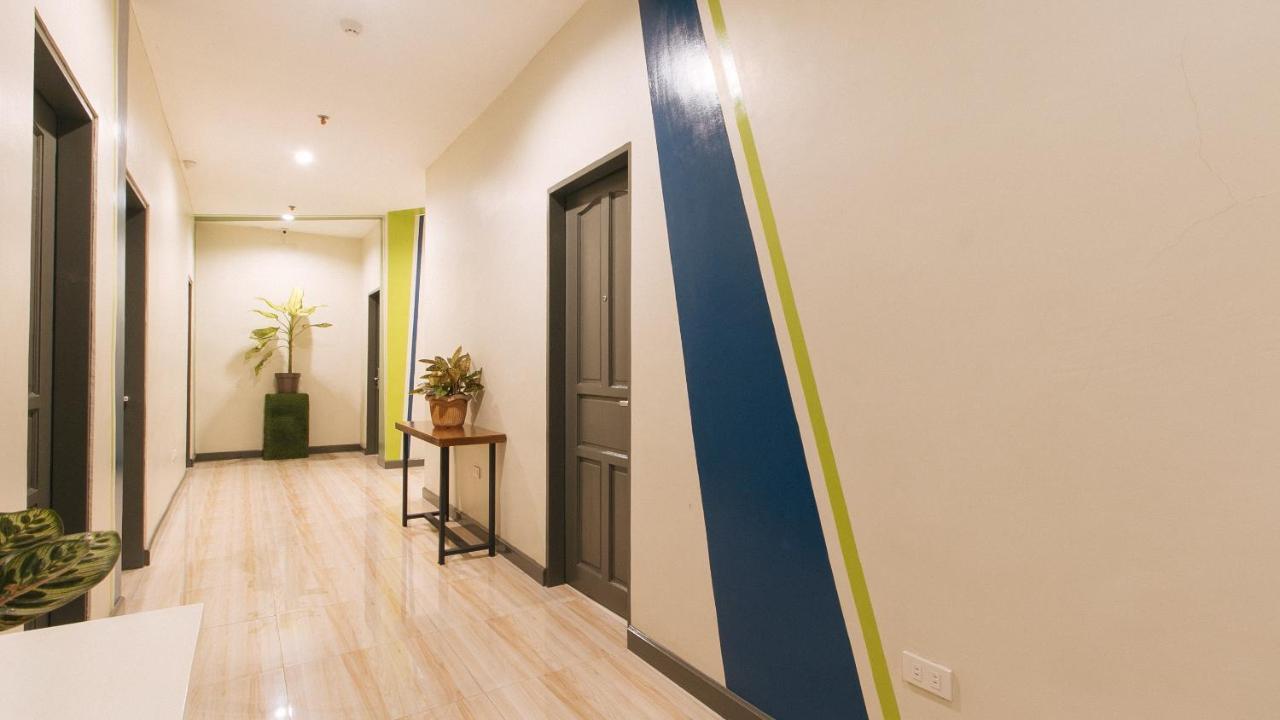 Urbanview At Lacson Street Bacolod City By Reddoorz Bagian luar foto